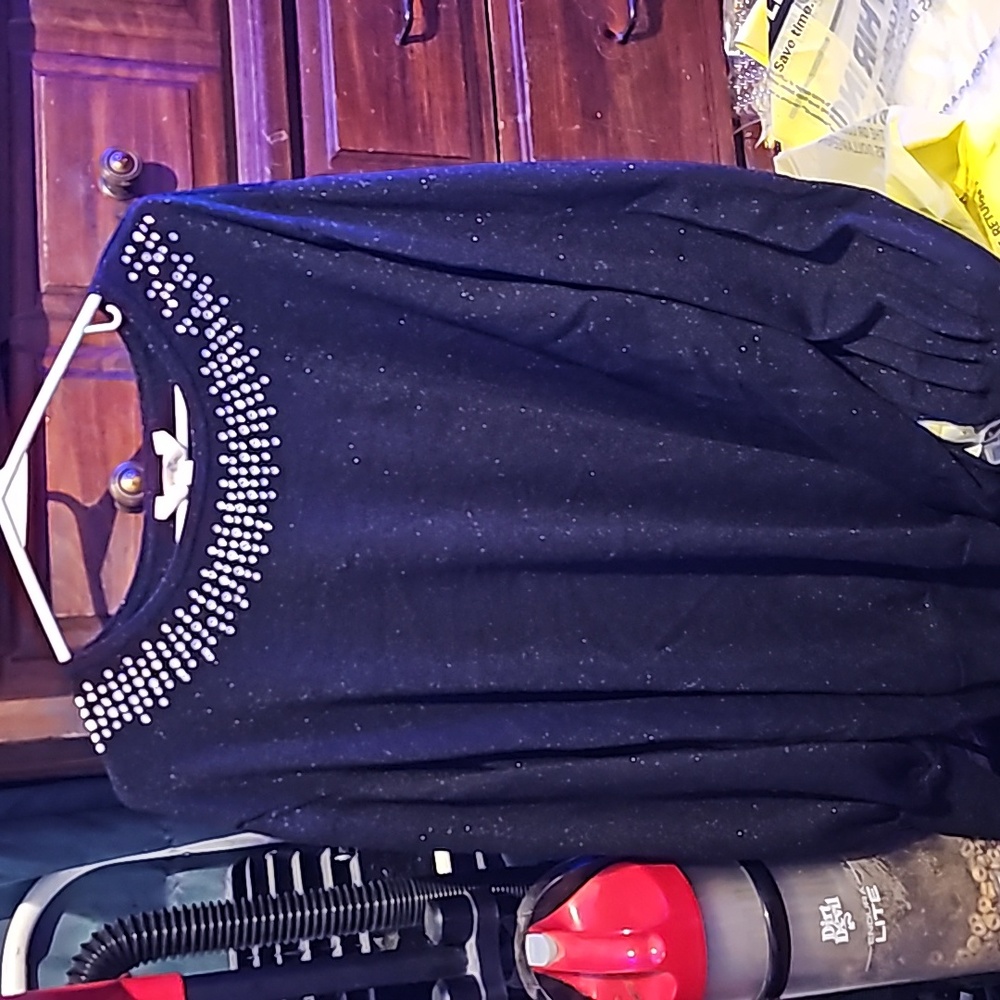 !!.             Womans 4X  Black    Sweater